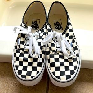 Womens size 8.5 (men 7) checked vans!